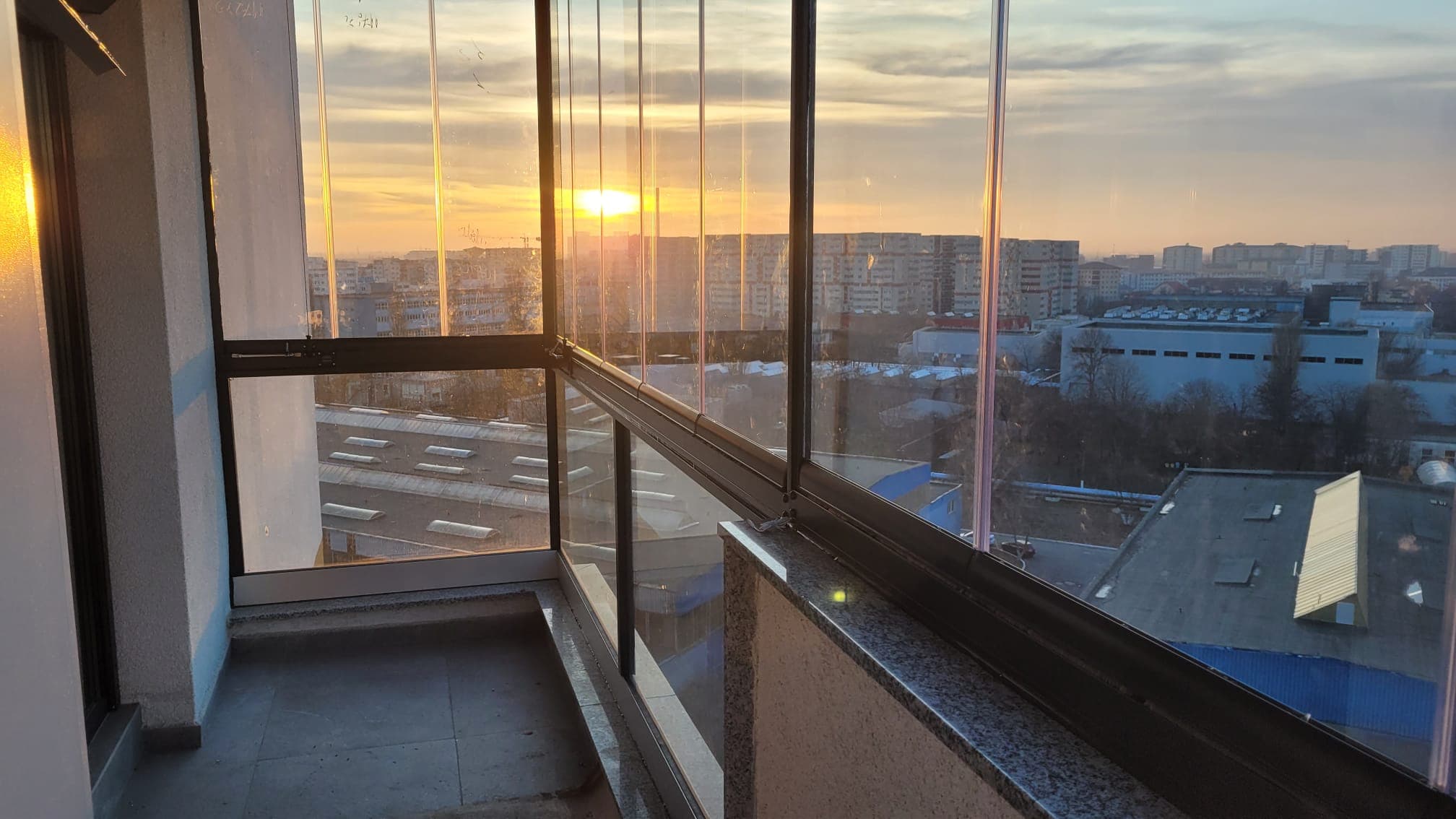 Inchiderea balconului cu geamuri glisante