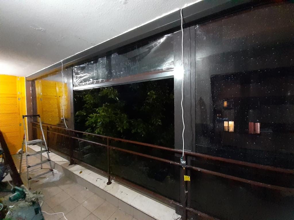 Avantajele rulourilor transparente pentru balcon