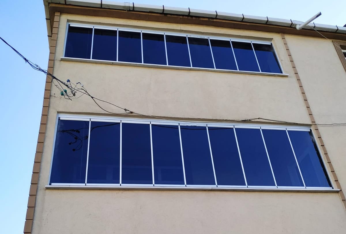 Avantajele unui balcon inchis cu sticla glisanta